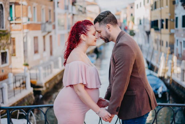  pregnancy and honeymoon Venice photographer-4